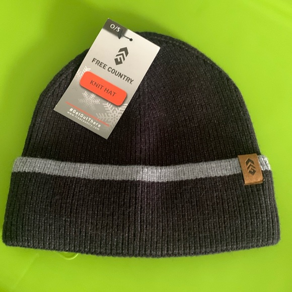 Free Country Winter Hat - Picture 1 of 2